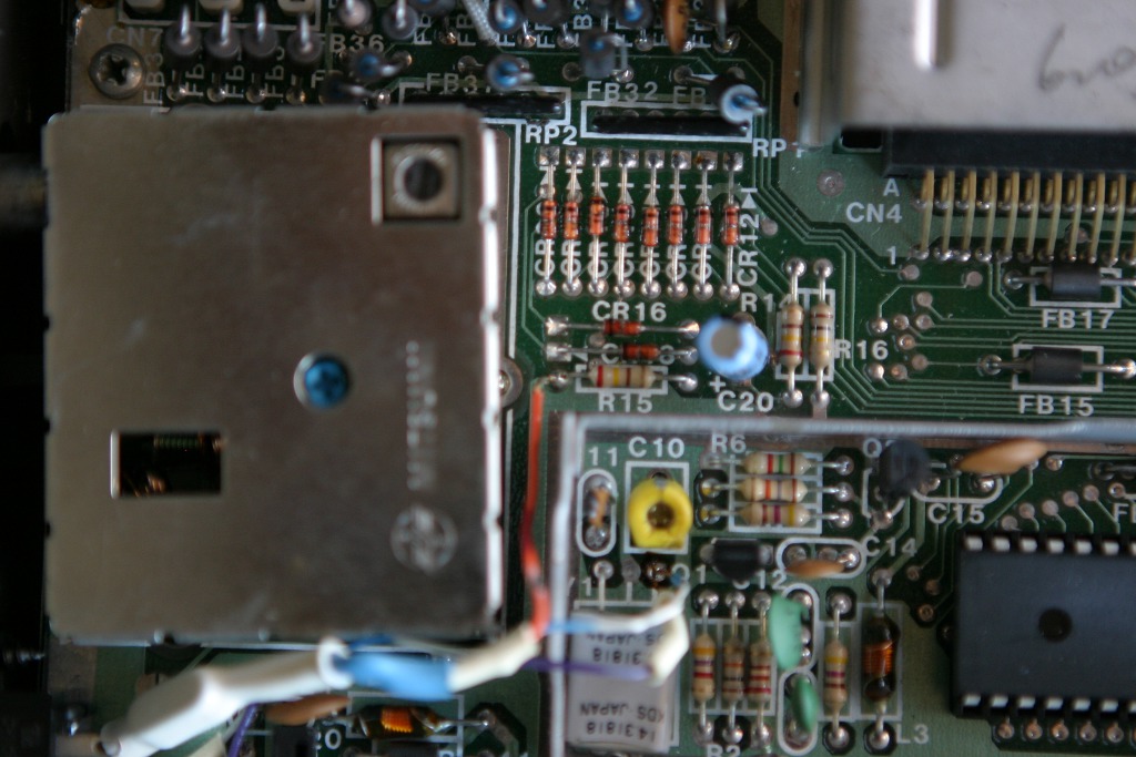 PAL crystal circuit grounding